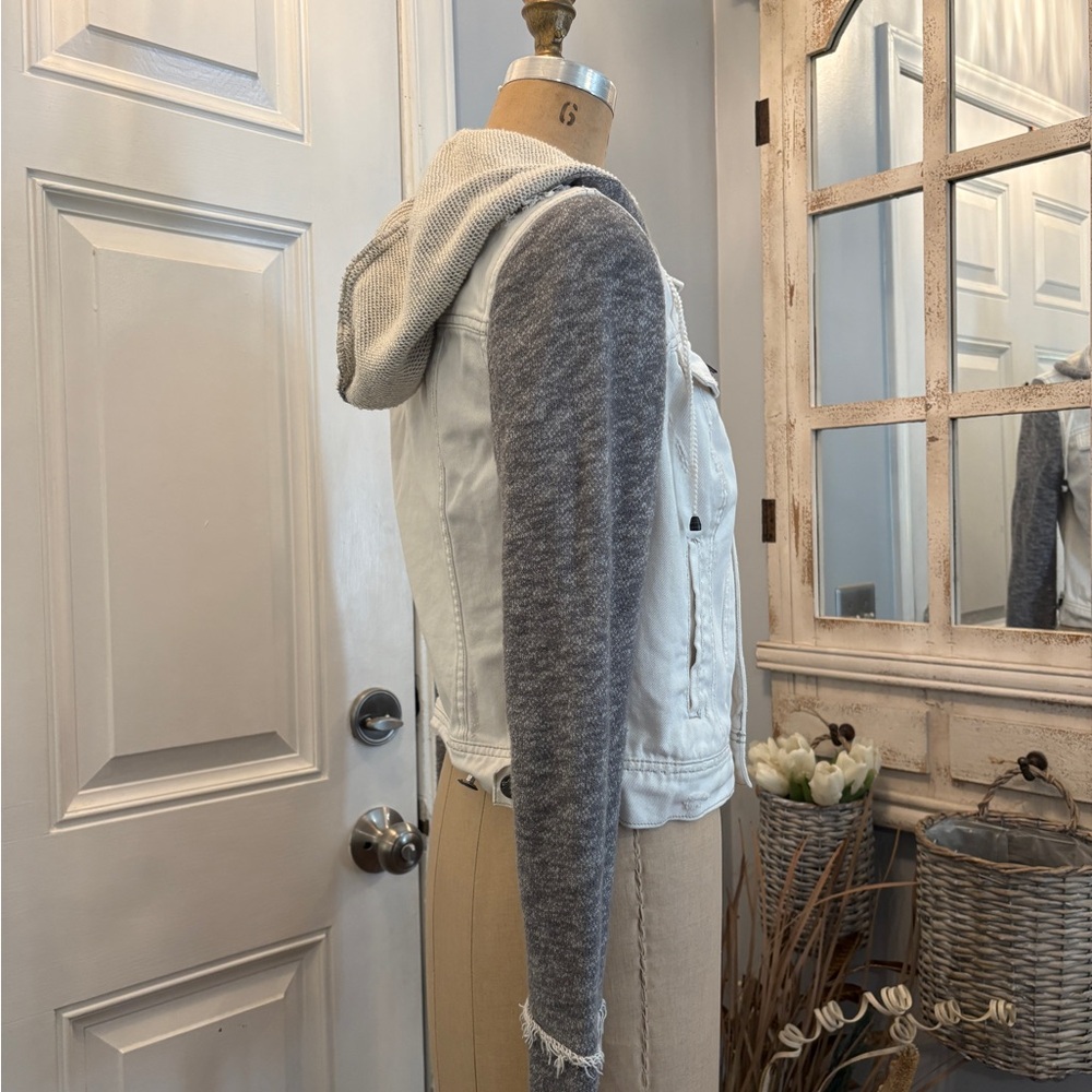 Free People Women's White & Gray Distressed Jacket S/P Urban Base Fallfashion - Picture 2 of 4